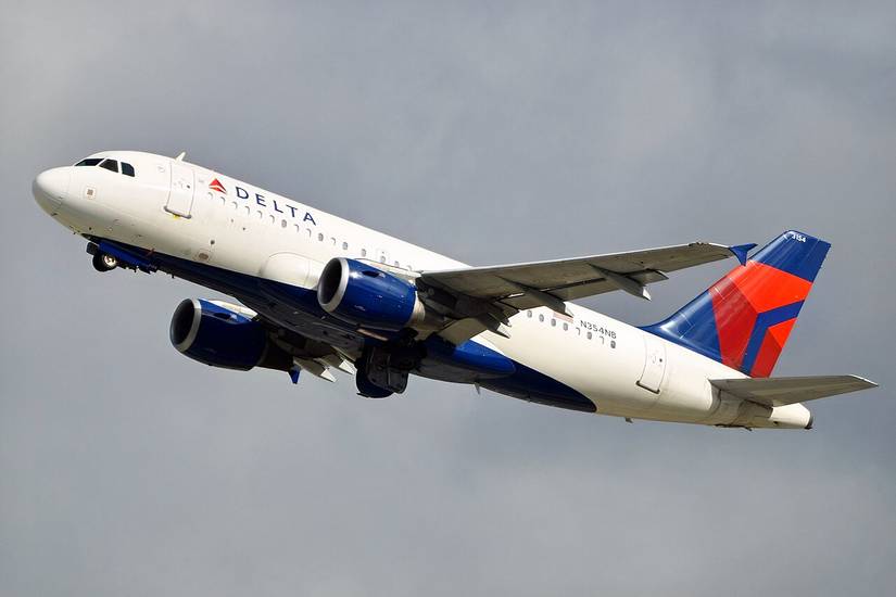 Delta Airbus A319 on initial climb