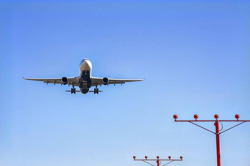 Delta Airbus A330-300 on short final