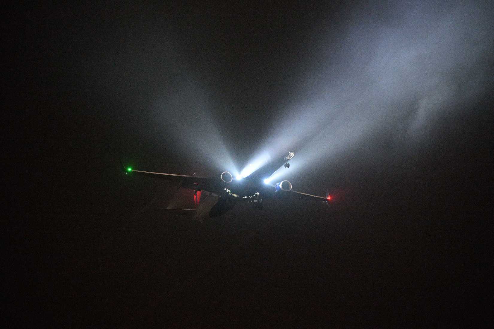 Delta 737-900 on approach