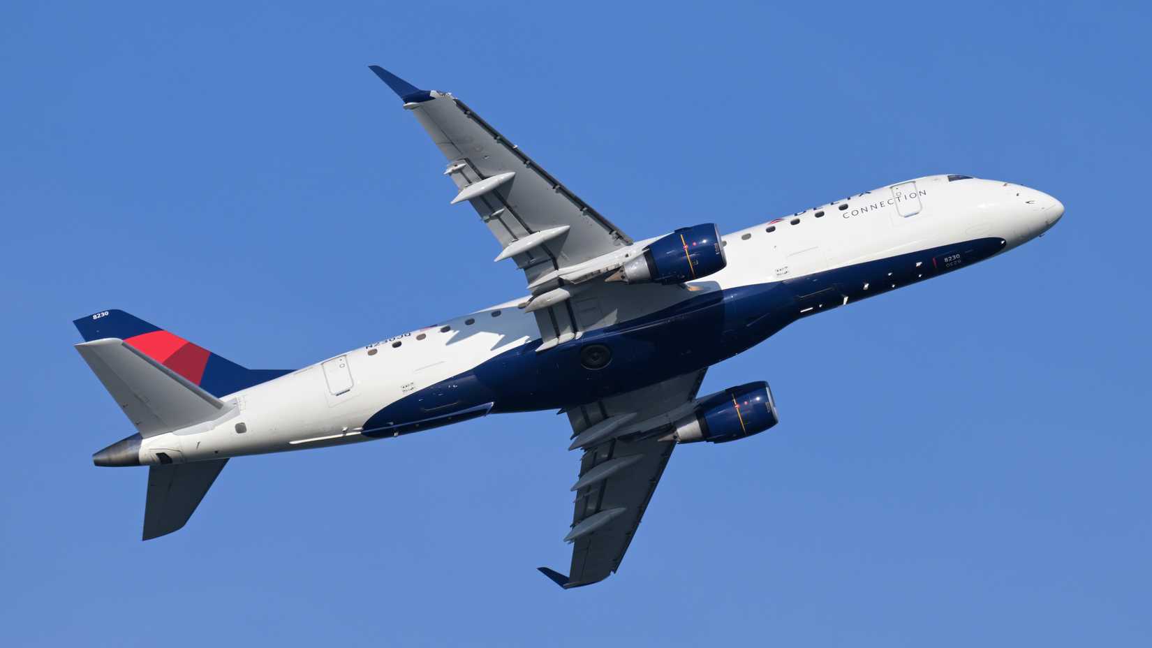 Delta_Connection_Embraer_175_N230JQ_departing_Boston_August_2025