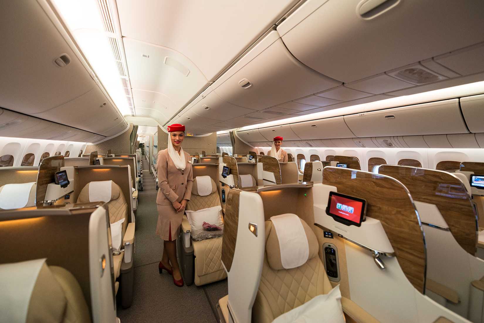 Emirates Boeing 777-200LR Business Class 