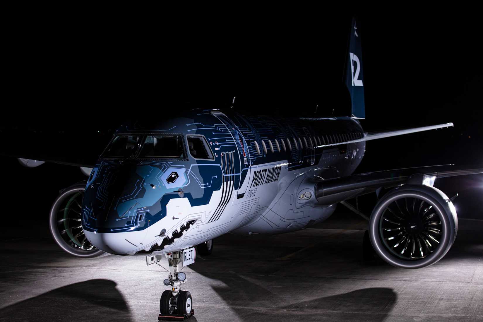 E190-E2 TECH SHARK NIGHT