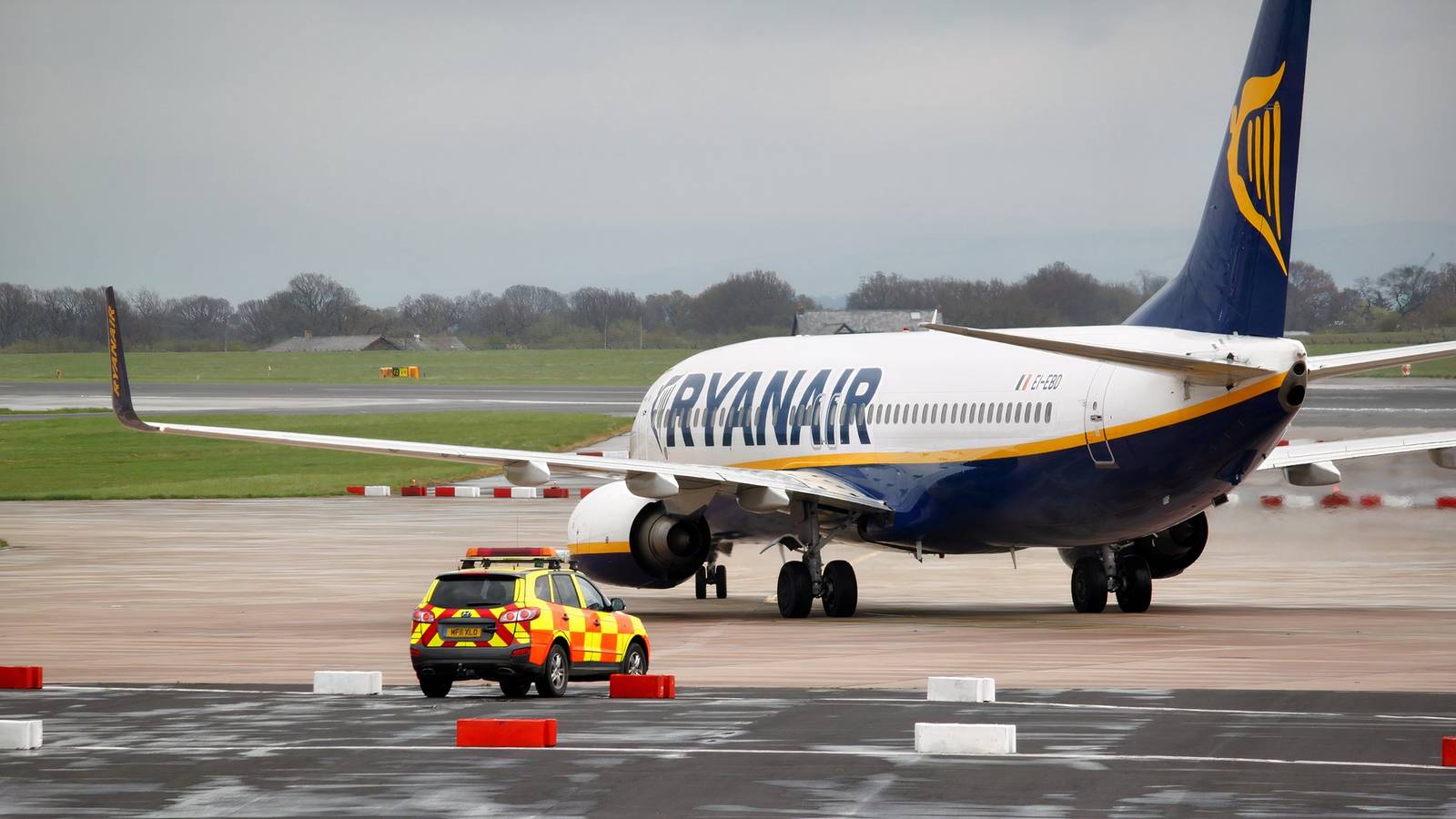 Ryanair CEO Disputes Claim Passenger Was Sucked Out of Plane Window