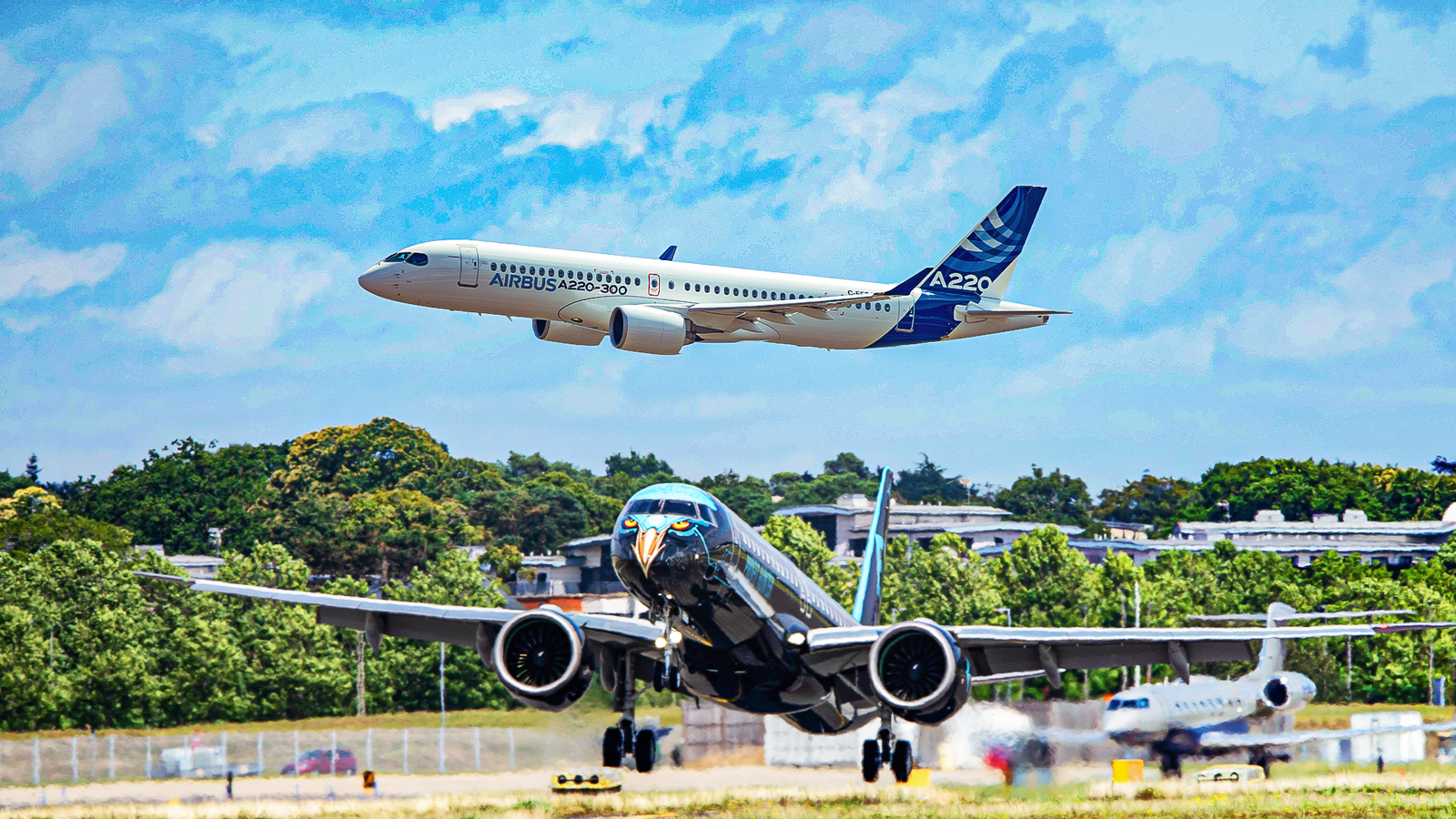 Embraer comemora 2 mil E-Jets entregues e acirra disputa com Airbus A220