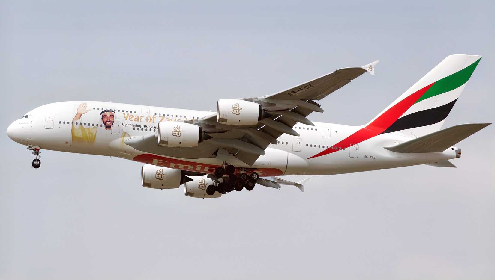 Emirates A380 on final approach1