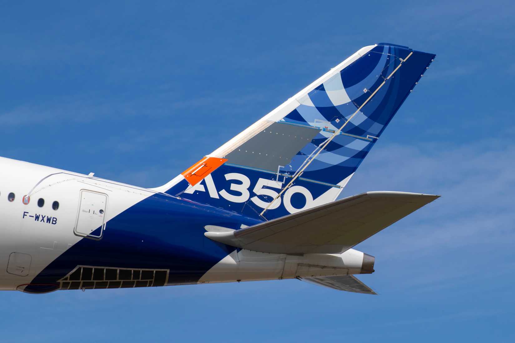 F-WXWB_A350_Airbus_tailfin_VGO