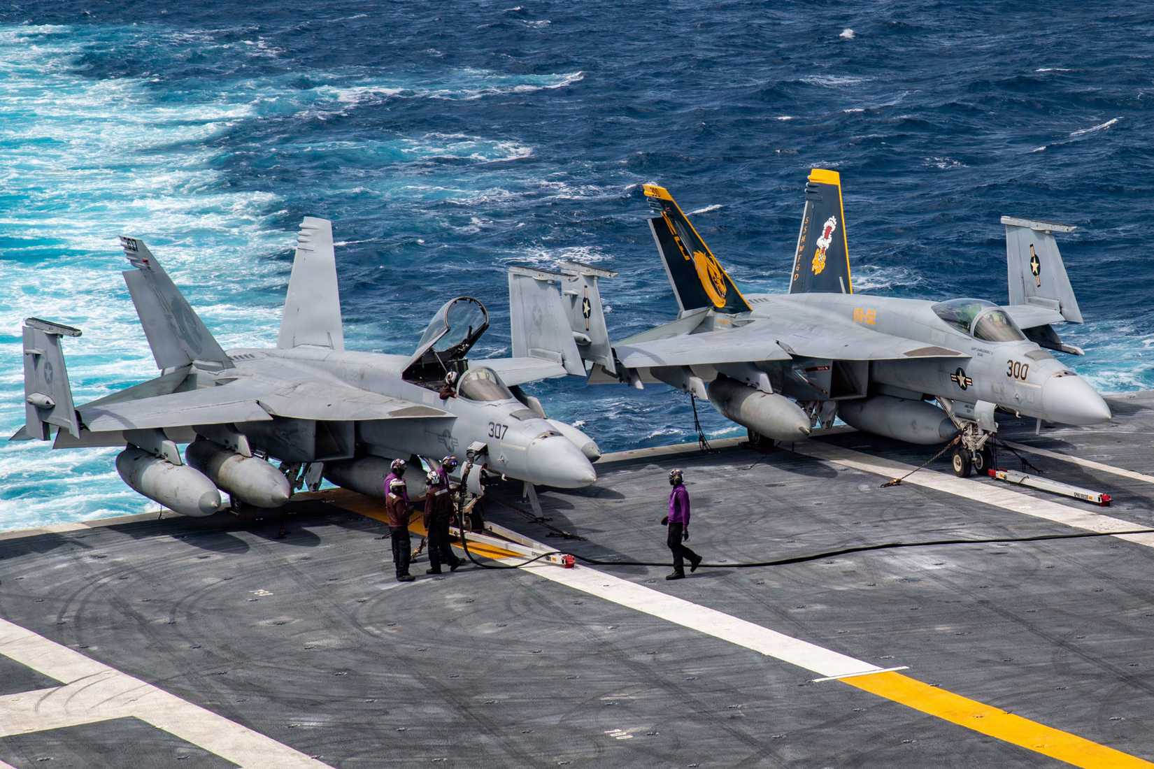 FA-18E Super Hornet, assigned to the Golden Dragons