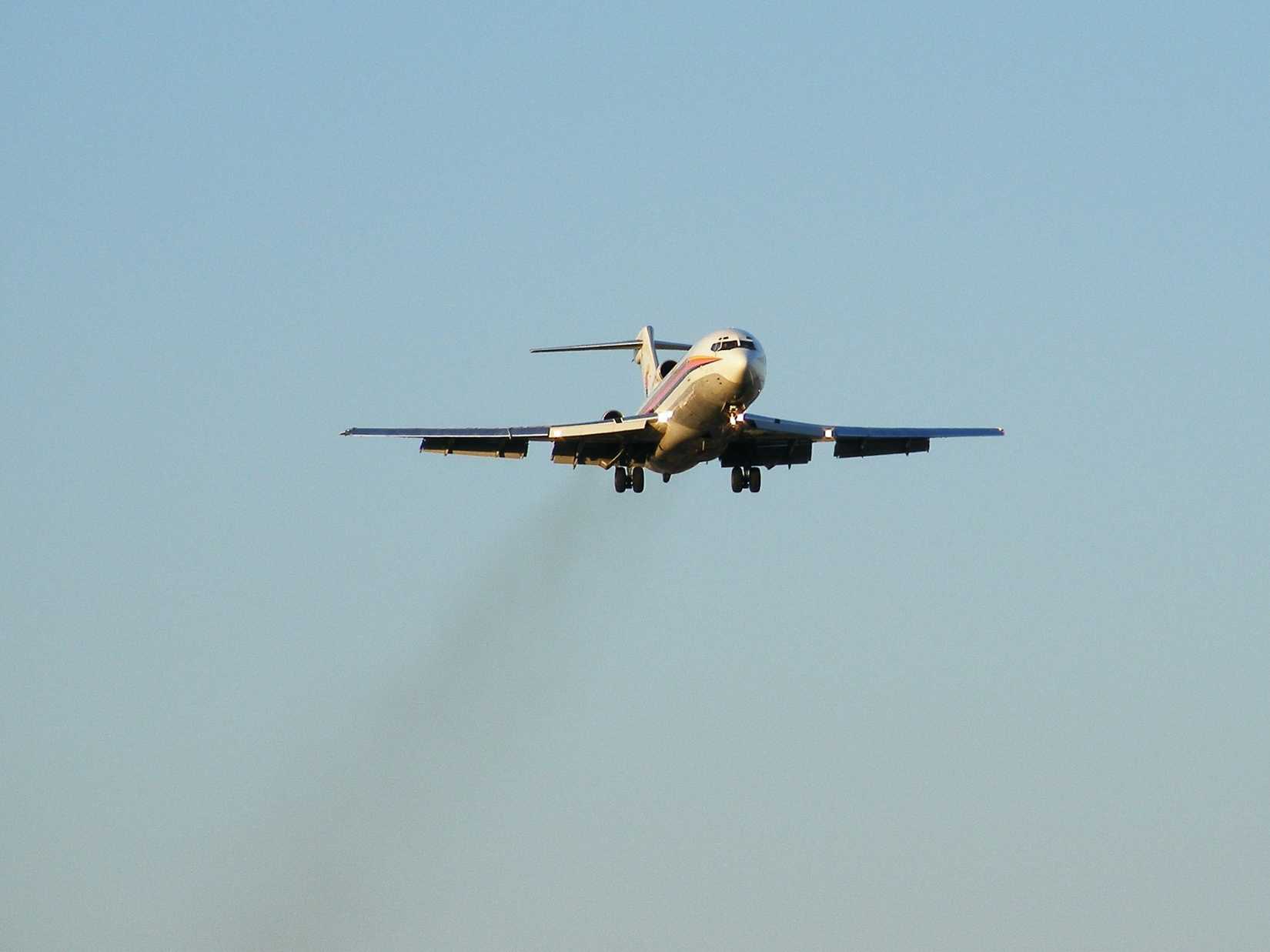 First_Air_Boeing_727_@YUL_(2829415602)