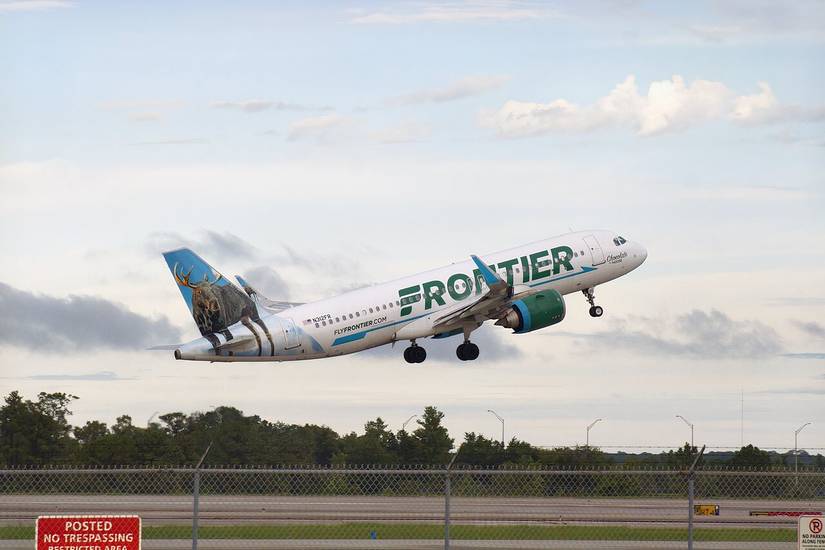 Frontier A320 taking off