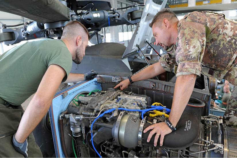 Italian Army maintenance crew