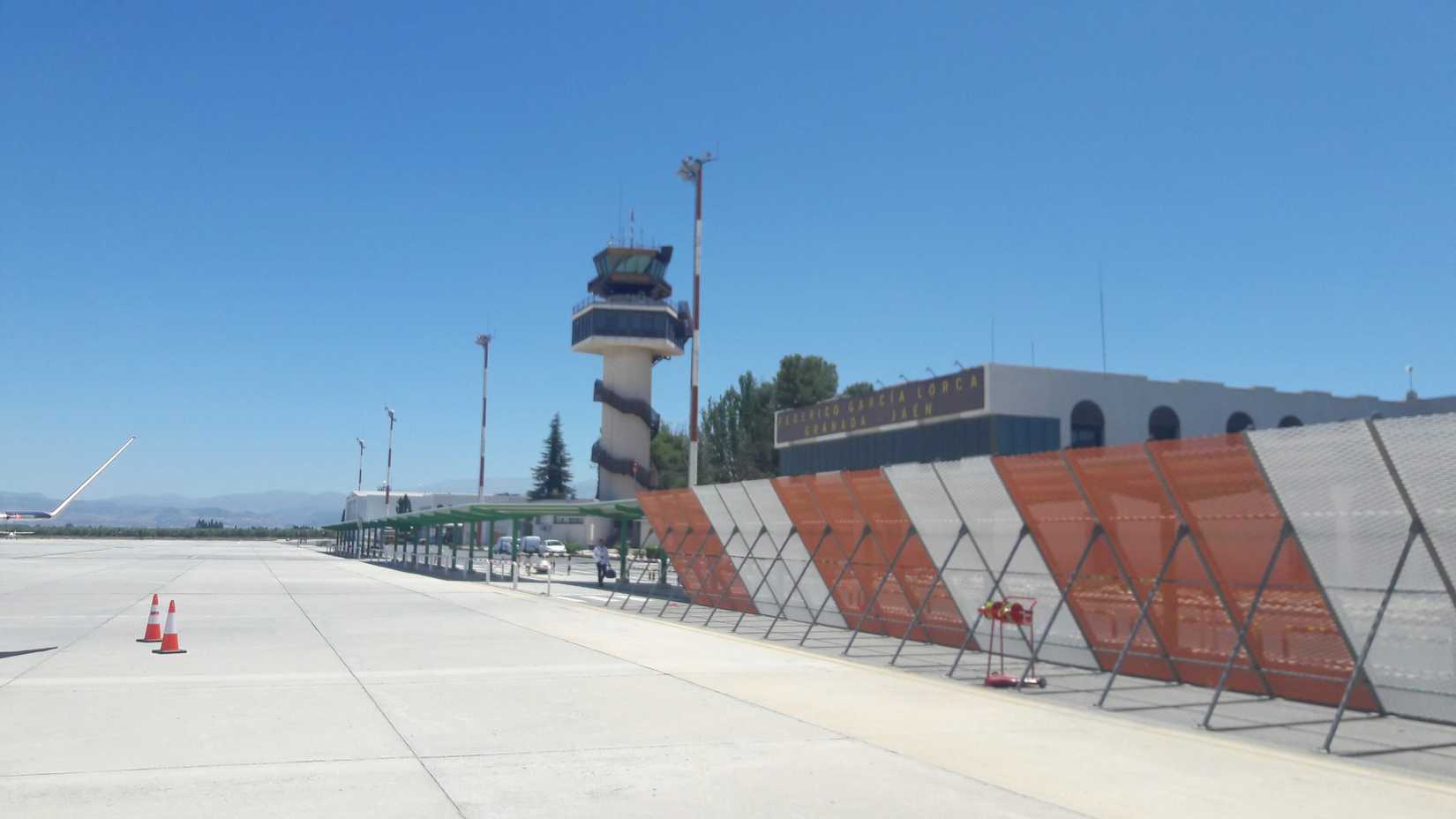 Granada_airport_tower