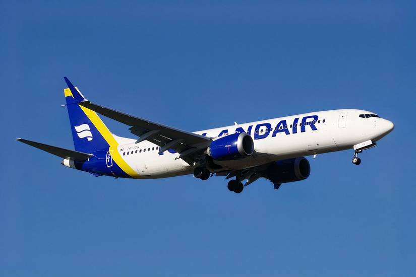 Icelandair Boeing 737 MAX 8 on final