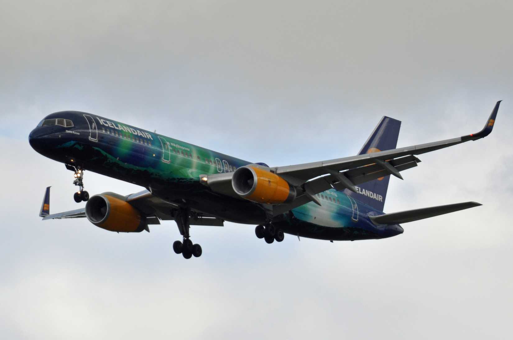Icelandair_B757-200_(TF-FIU)_@_CDG,_Sept_2019