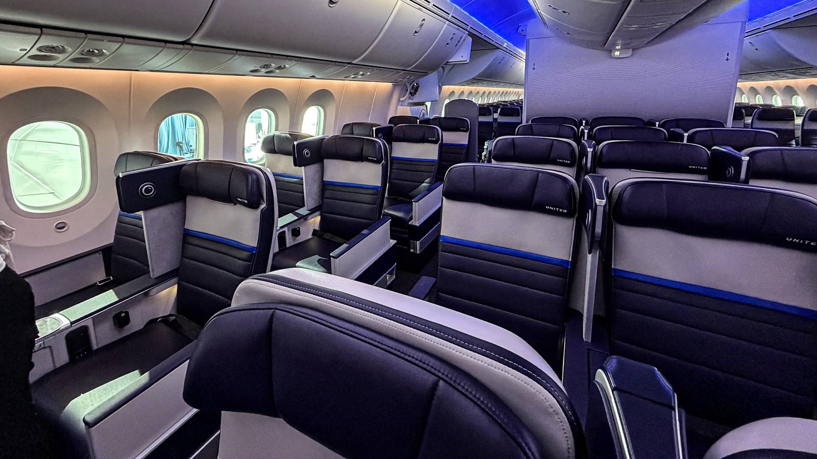 Custo Real da Premium Economy: United Troca Filas da Econômica