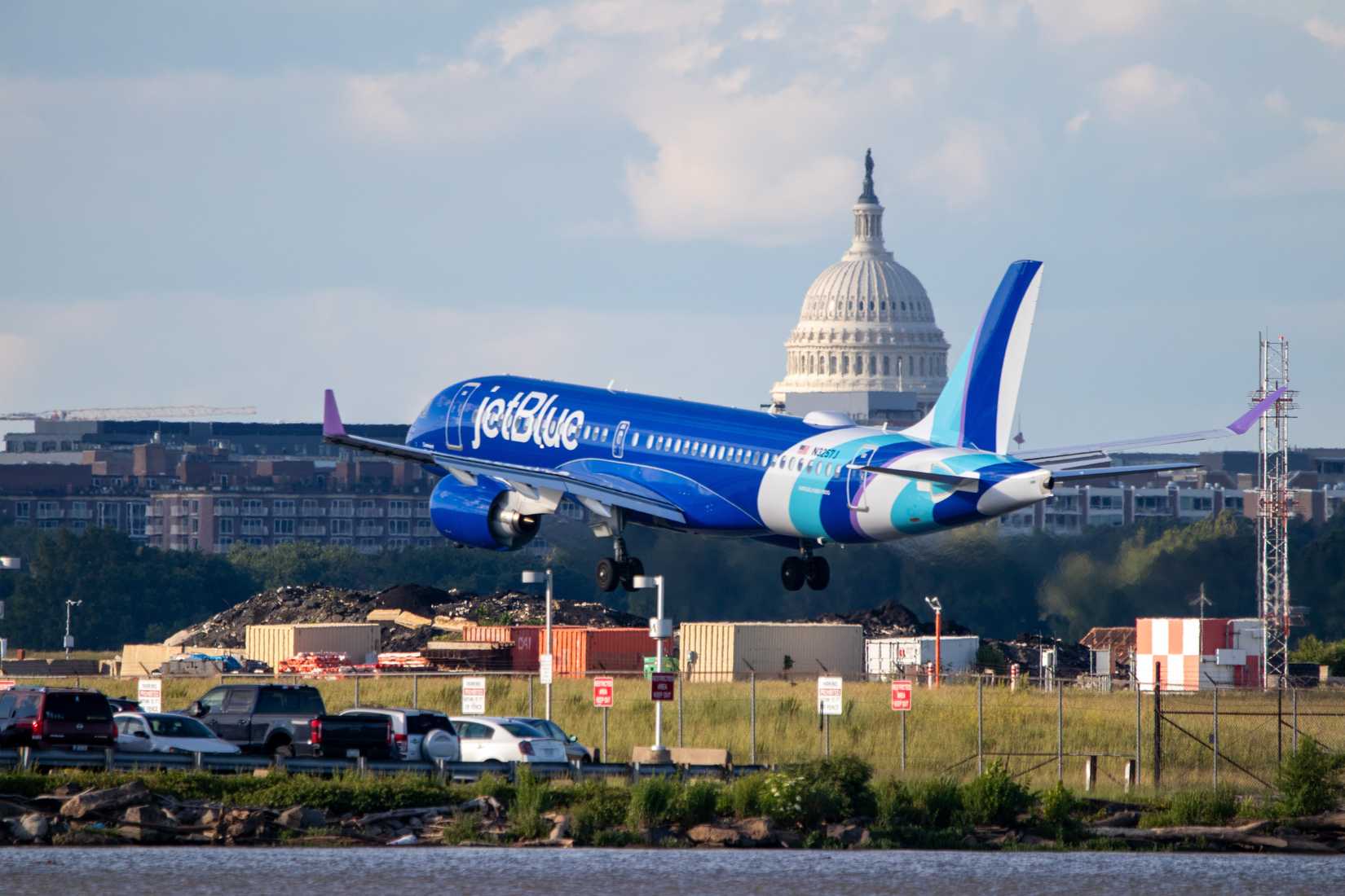 JetBlue landing at Washington National Bahammou1