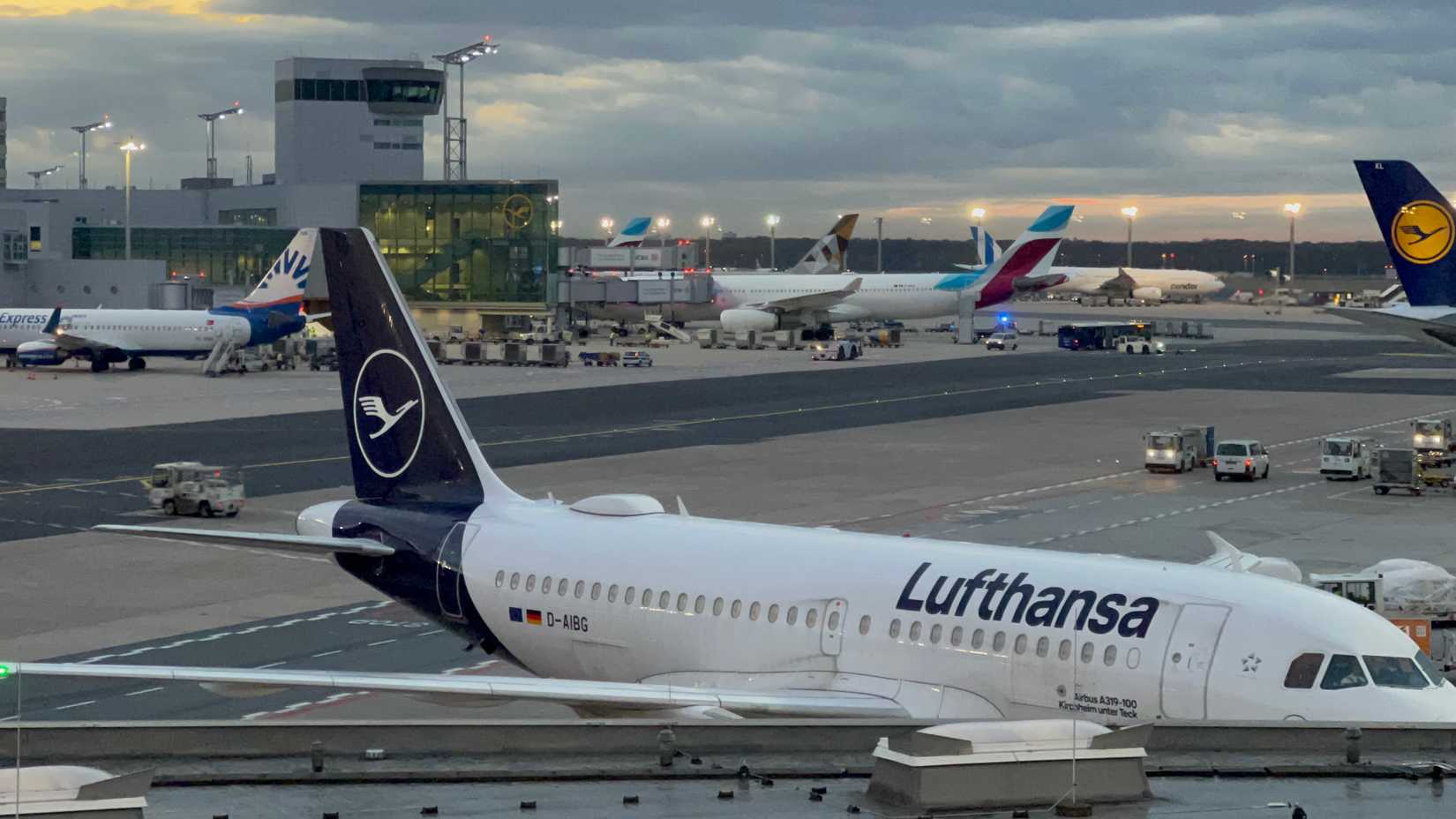 Lufthansa A320 at Frankfurt fivetonine