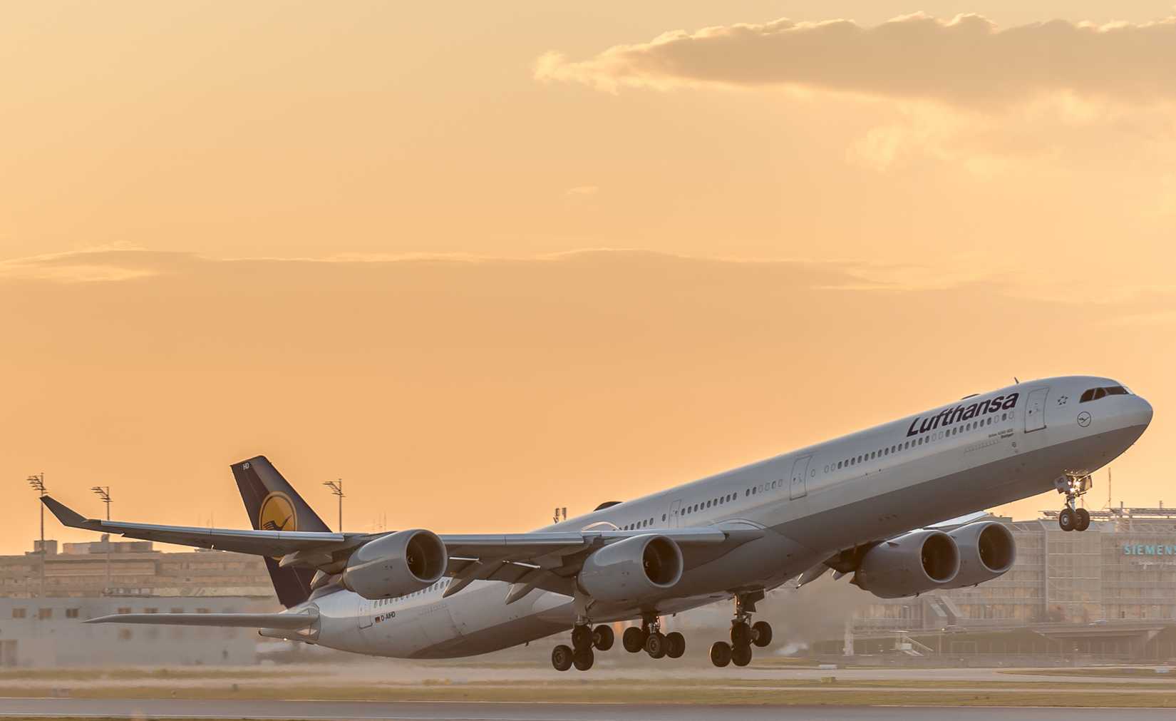 Lufthansa_A340-600_(D-AIHD)_taking_off_at_sunset_from_Munich_Airport