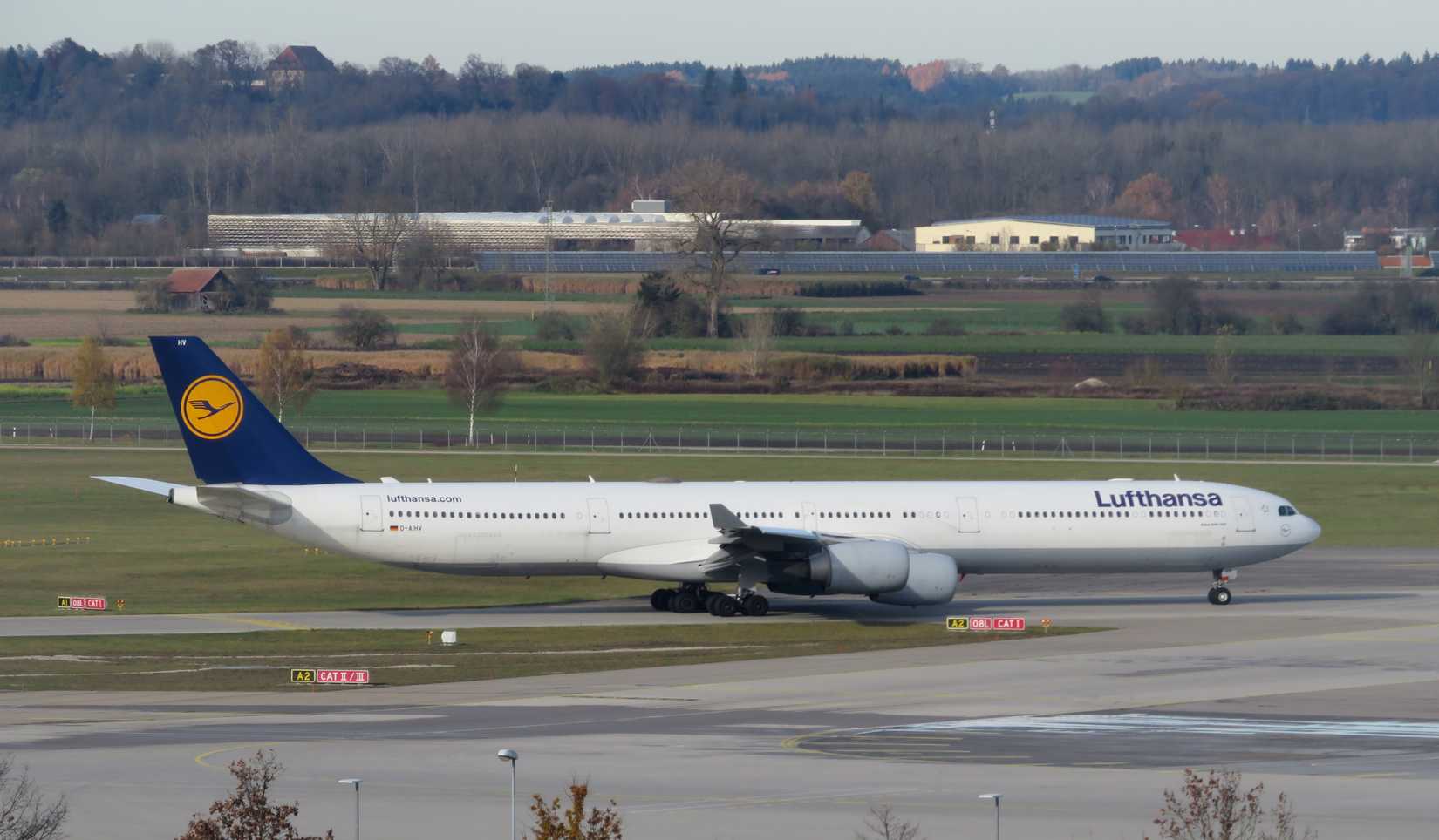 Lufthansa_A340-600_D-AIHV_2019-11-23_Munich_Airport_p02
