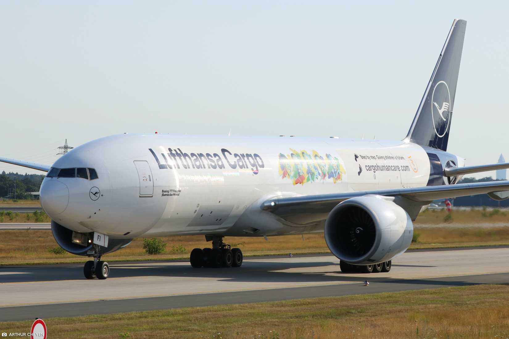 Lufthansa_Cargo_Boeing_777F_D-ALFI