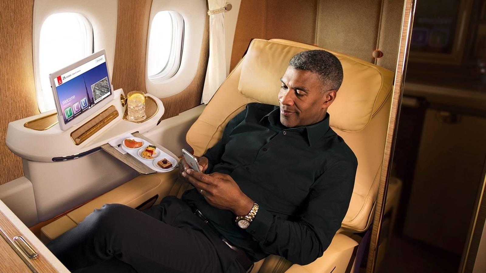 O Luxo Inovador da Primeira Classe Emirates no Boeing 777: Uma Experiência Única