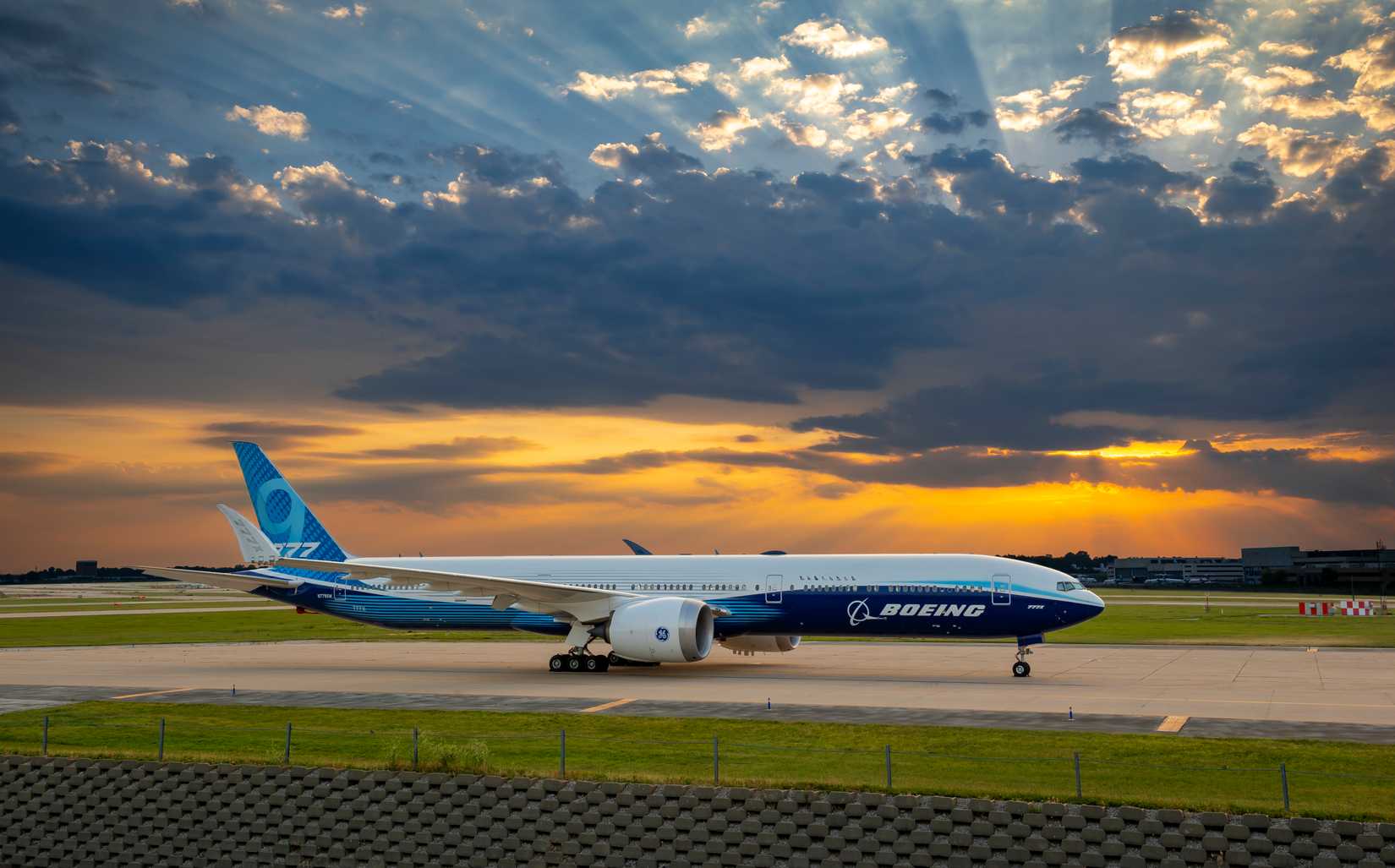 Boeing 777x sunset