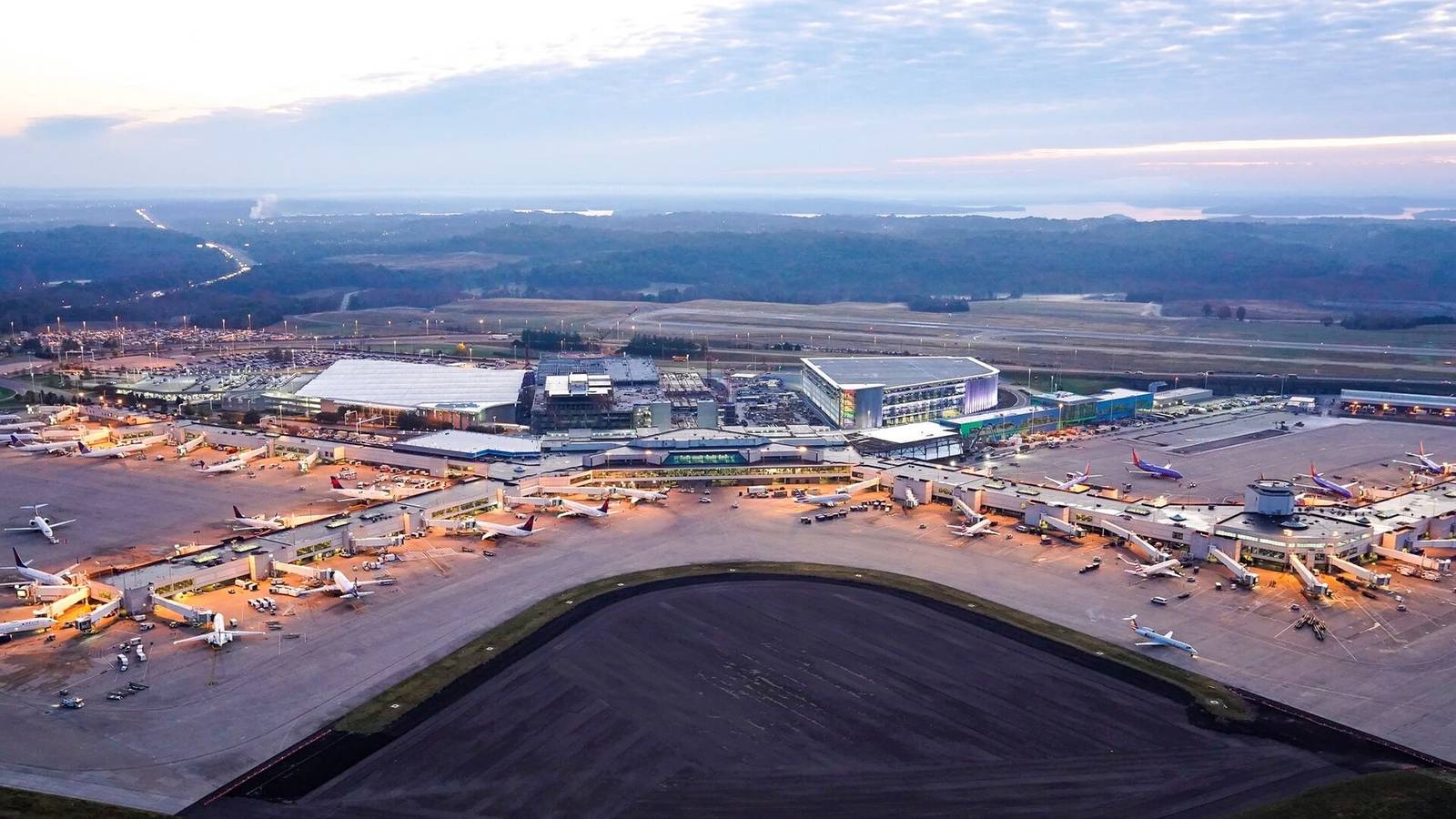 Official: Nashville Airport Authority Majority Votes In Favor Of Renaming After Dolly Parton