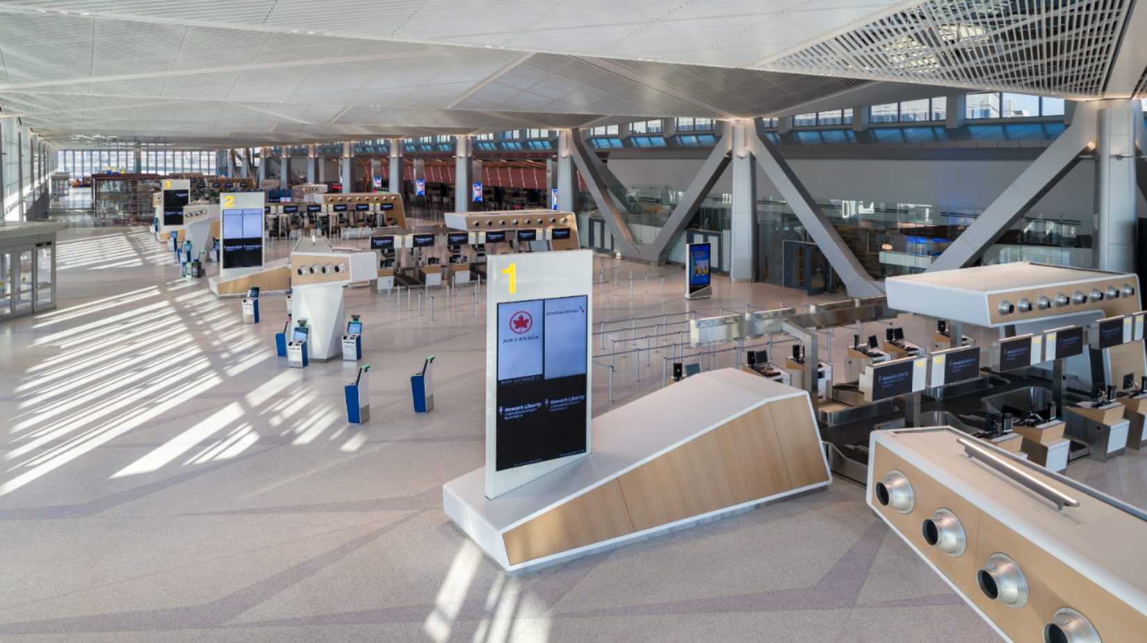 Newark (EWR) new Terminal A  hall.jpg
