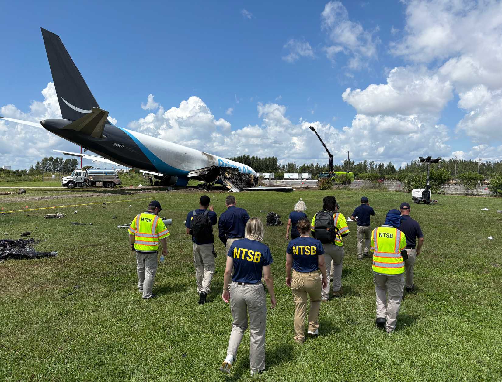 NTSB investigators at the site of the 21 Air Flight 7598 runway excursion at MIA-1