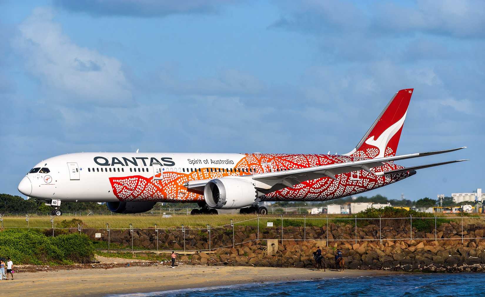 Qantas Boeing 787-9 in Sydney-1