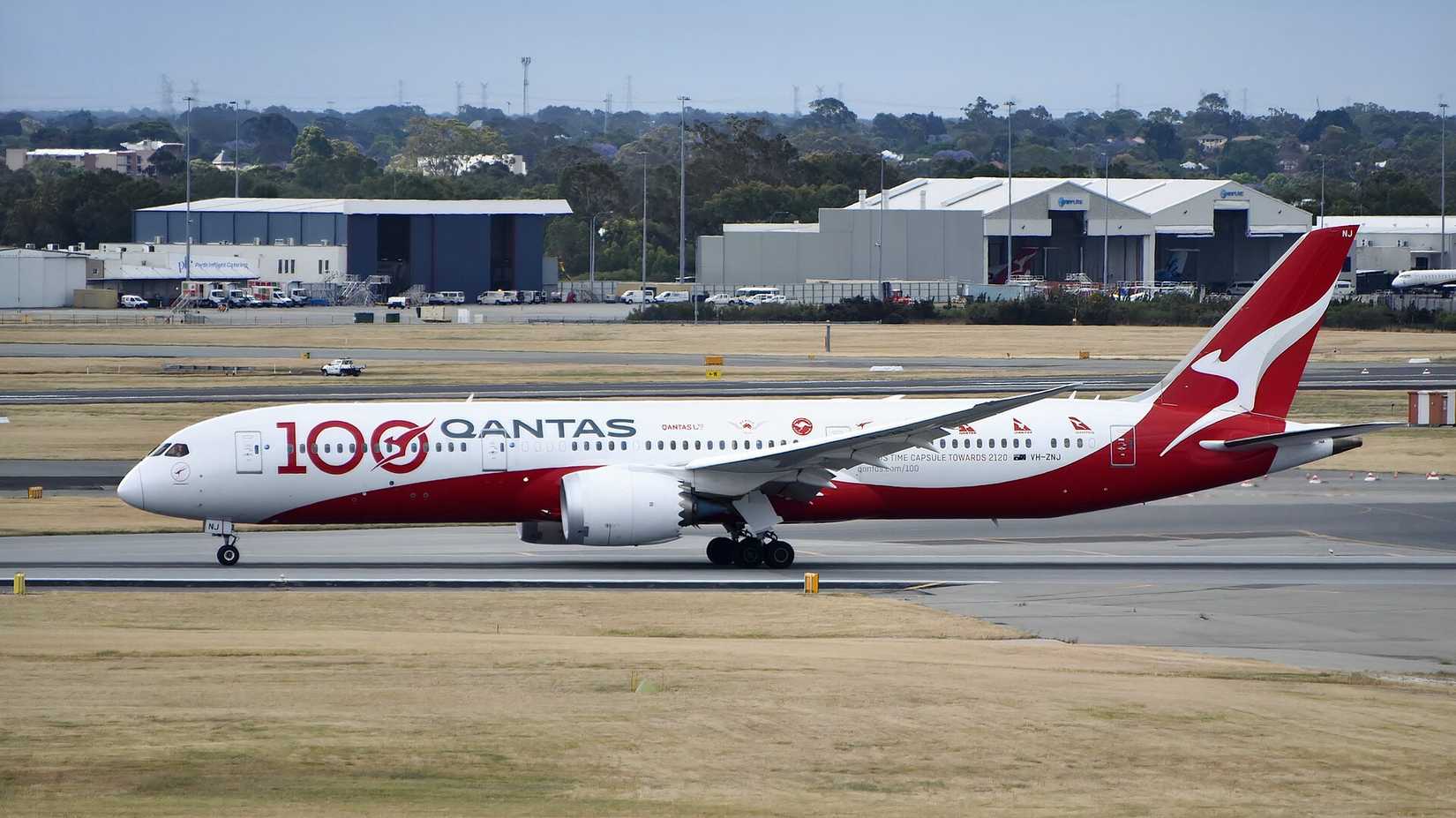 Qantas Boeing 787-9 taxiing