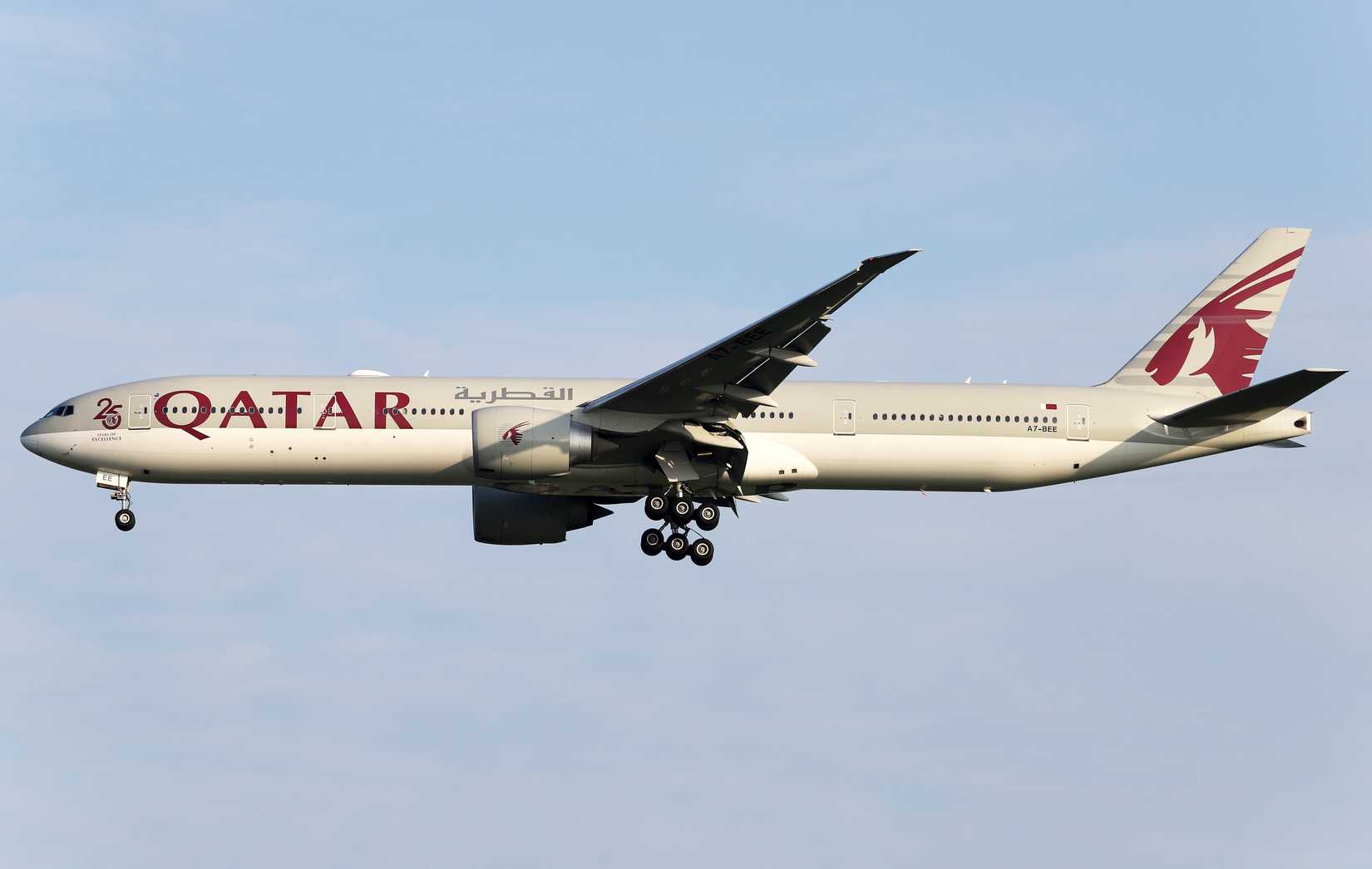 Qatar Airwys 777-300ER in sky Mochammad Ray Kahn Ariga
