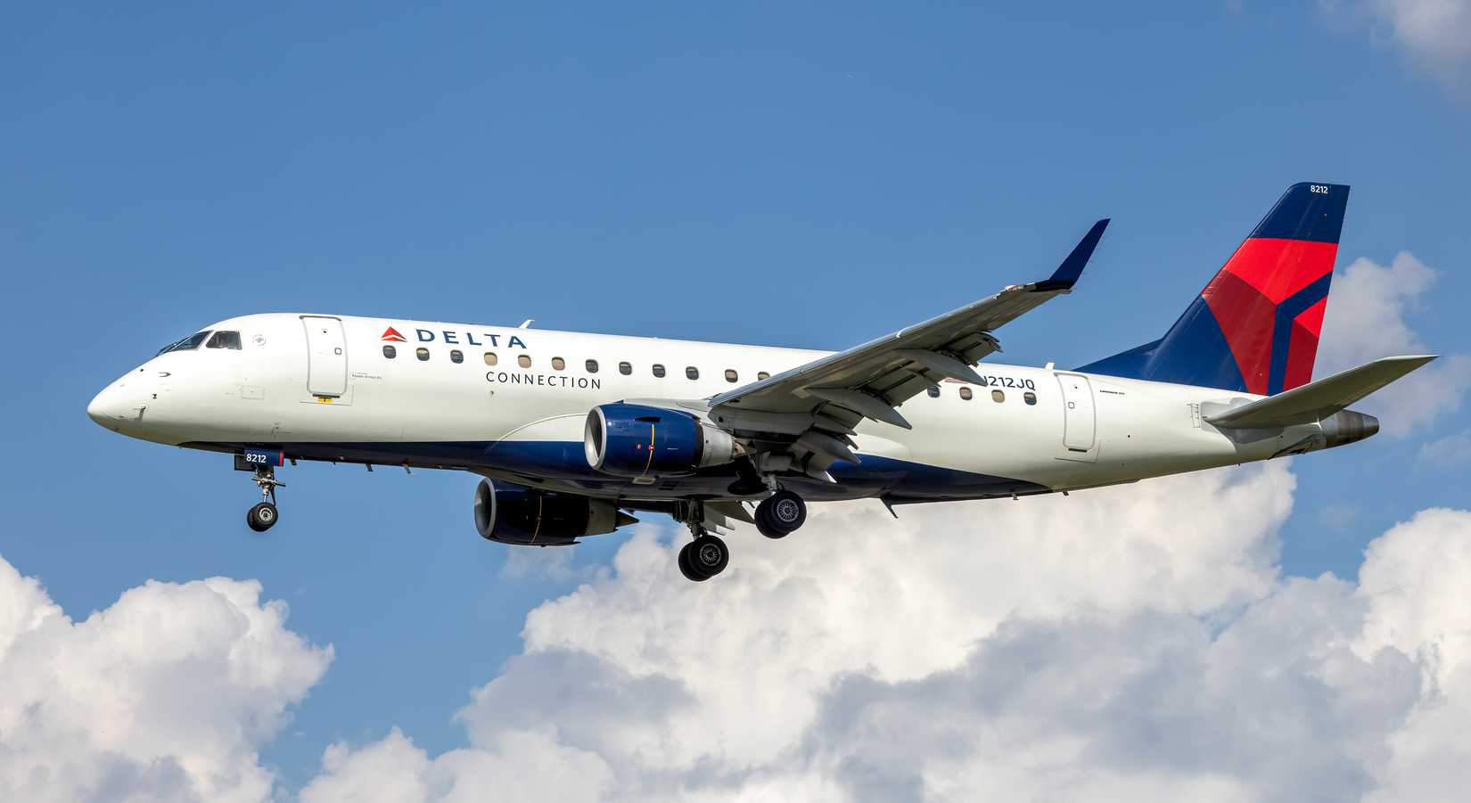 Republic_Delta_Connnection_Embraer_175_N212JQ_BWI_MD1