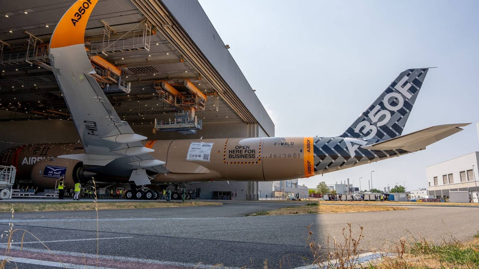 Airbus A350F: Primeiro Voo do 'Flying Parcel' Marca Nova Era de Cargueiros