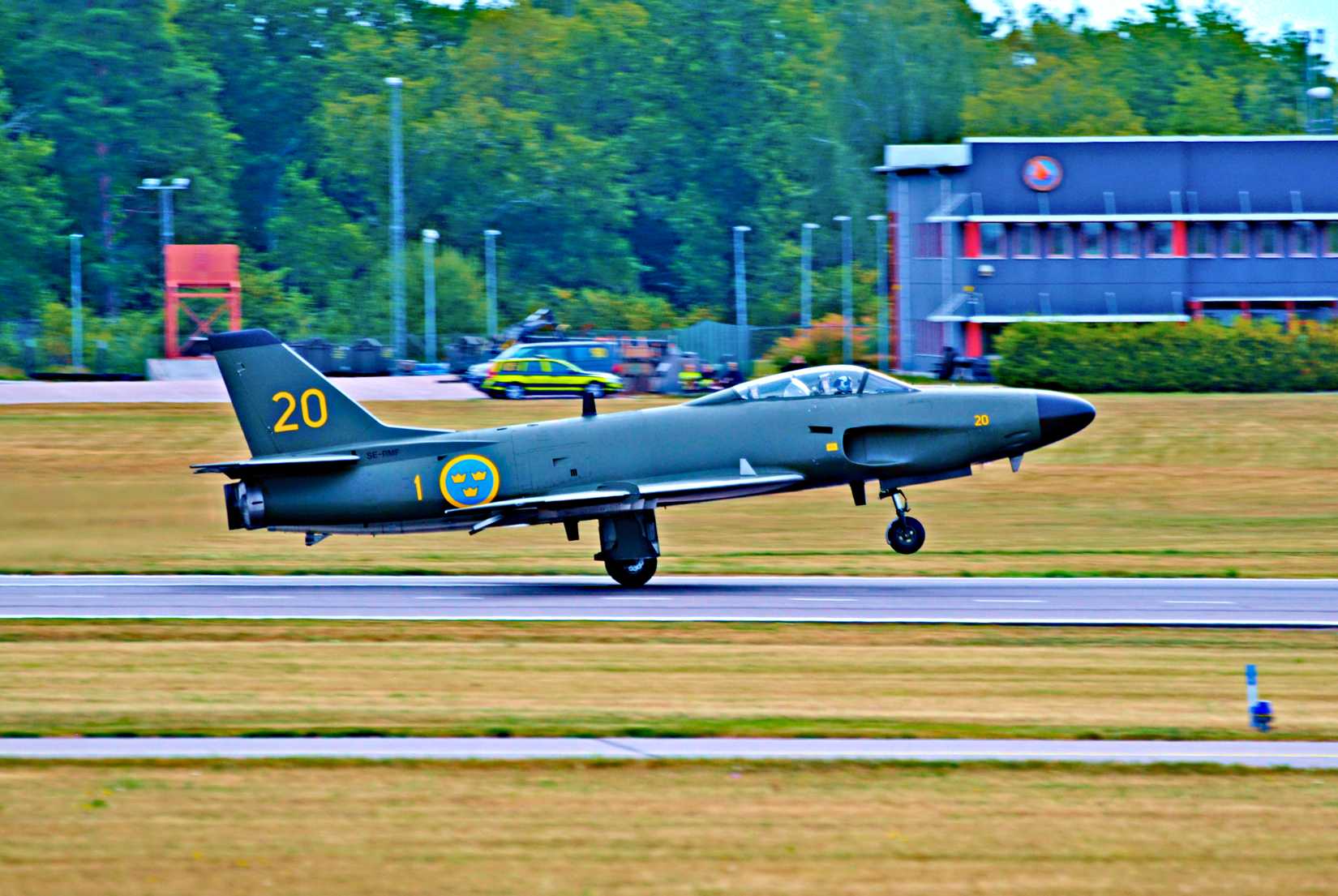 Saab J32 Lanse taking off at Flygdarna 2026, Malmen Air Base