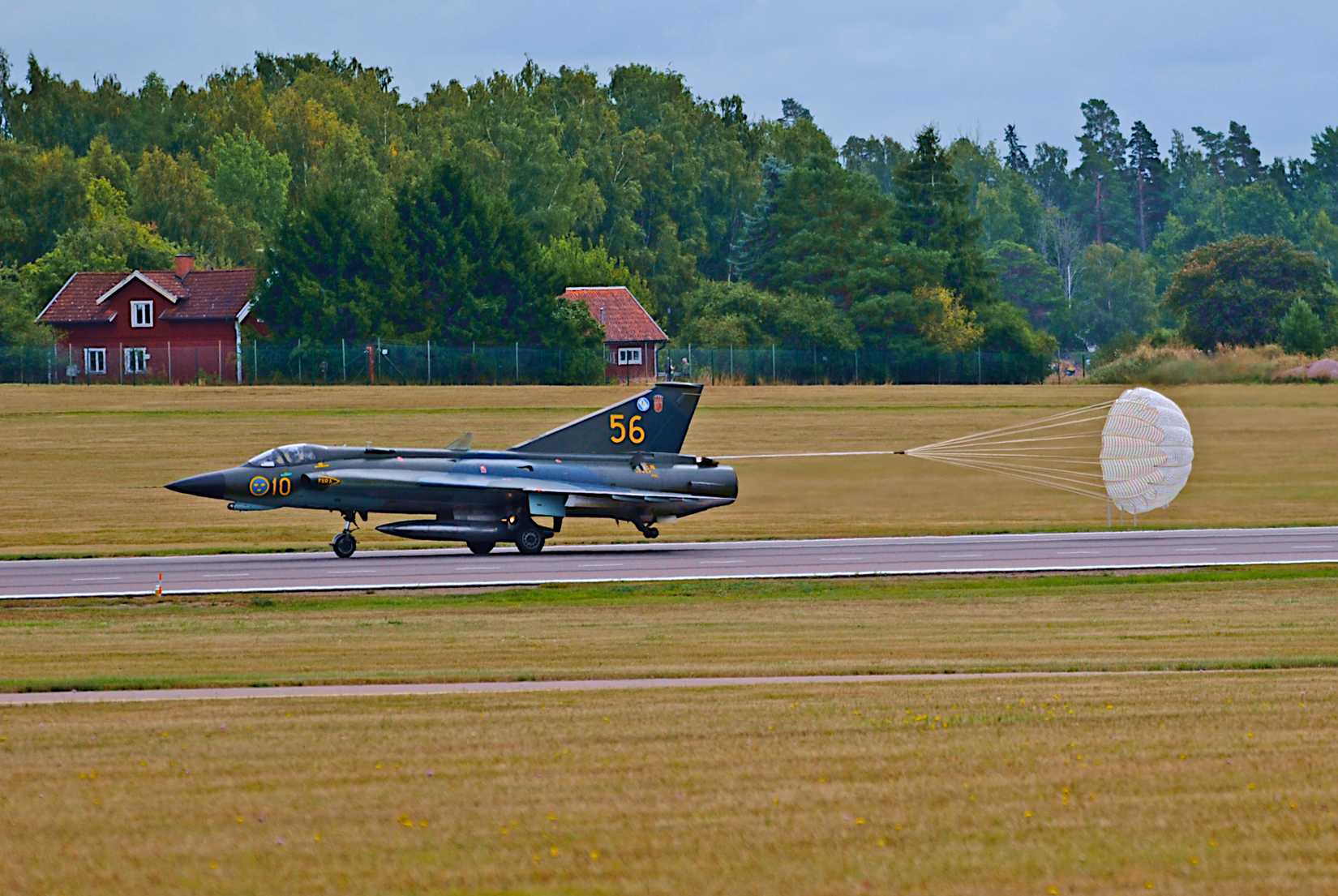 Saab J35J Draken landing at Flygdarna 2026, Malmen Air Base