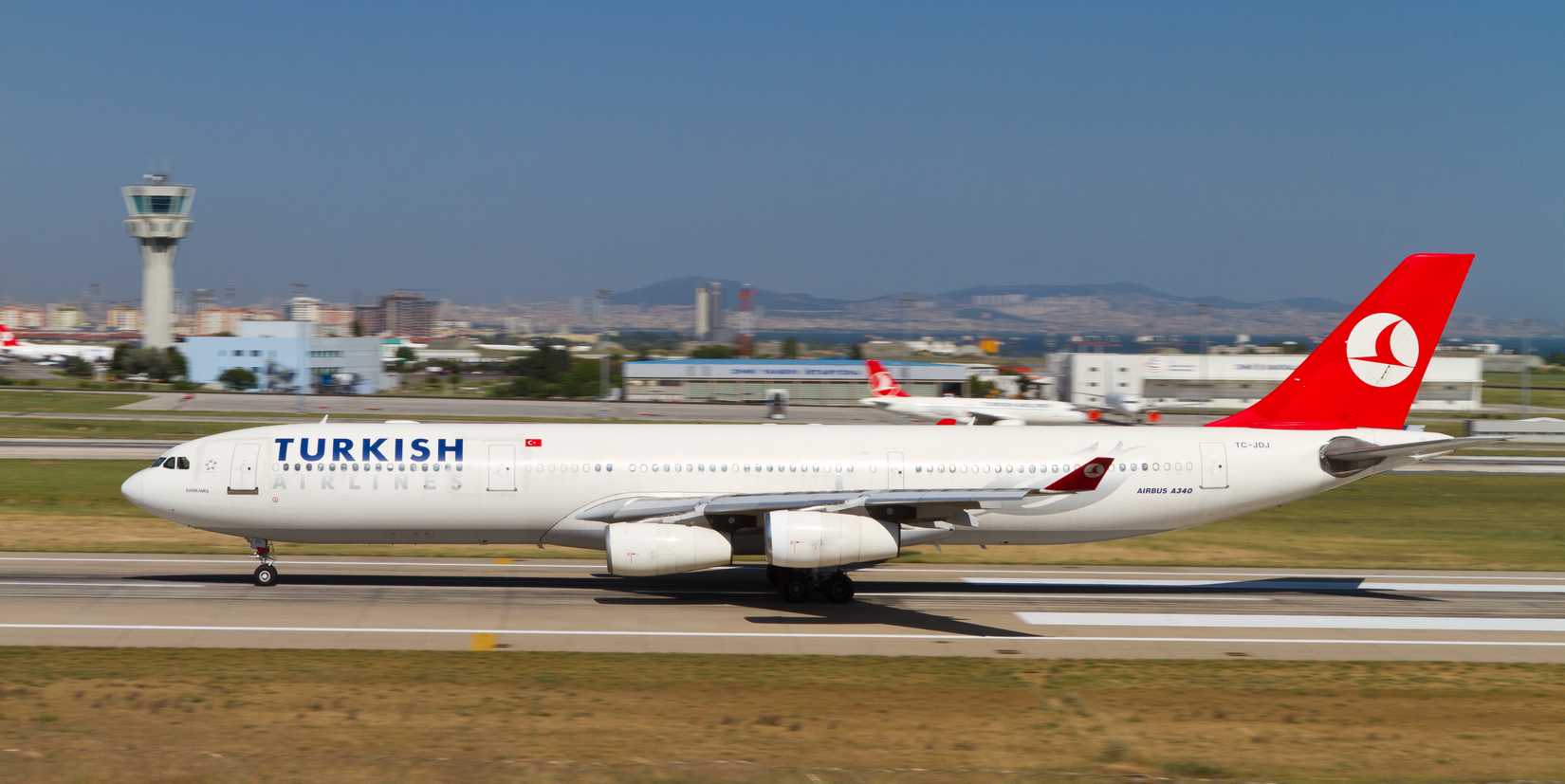 Turkish A340 Taxiing Sideways