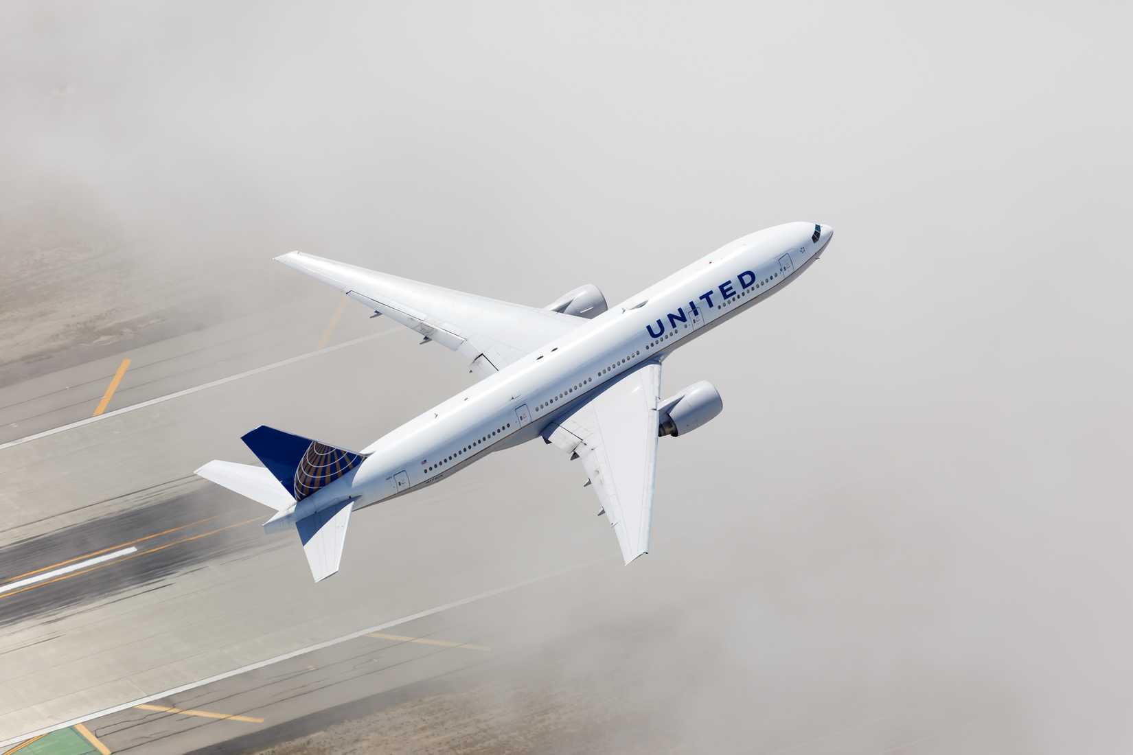 United Airlines Boeing 777 at LAX
