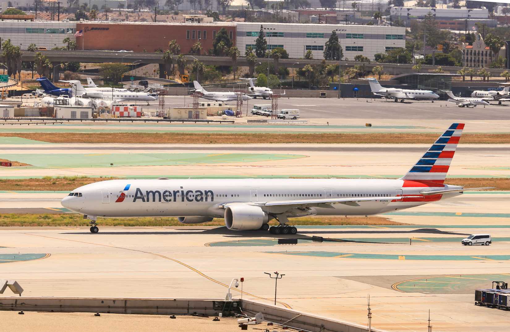 American Airlines Boeing 777-300ER at Los Angeles International Airport