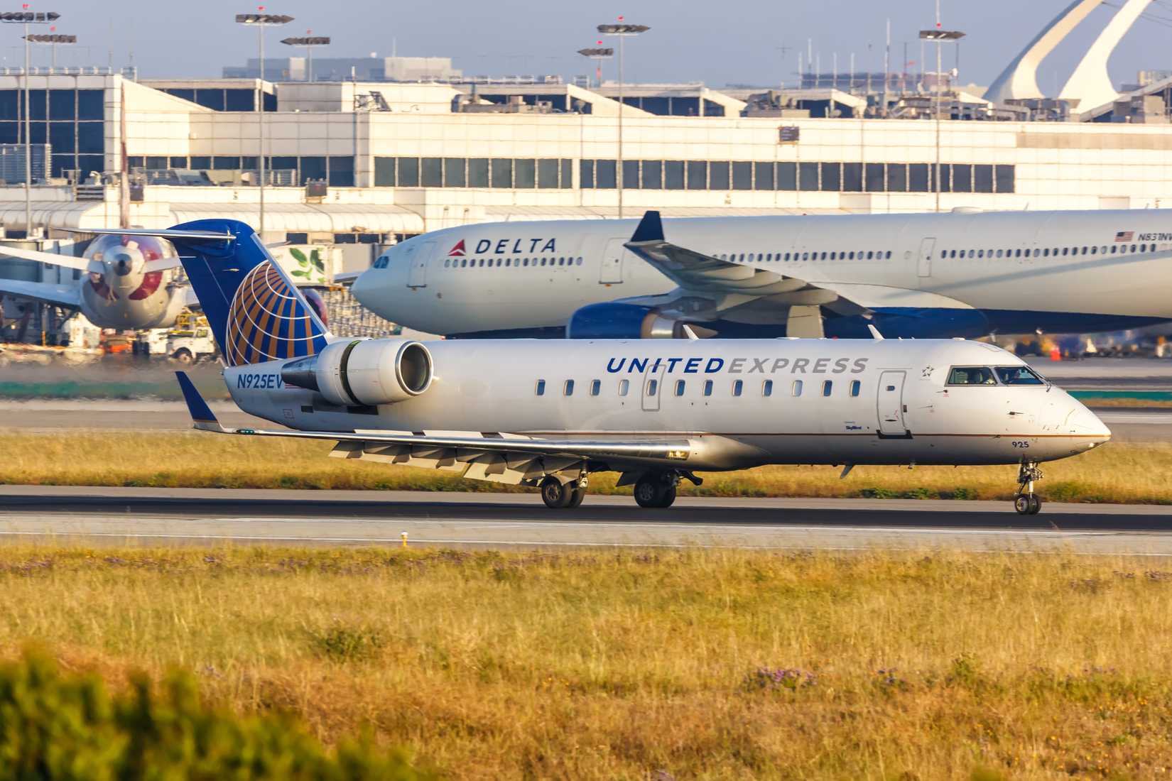 United Express Bombardier CRJ200