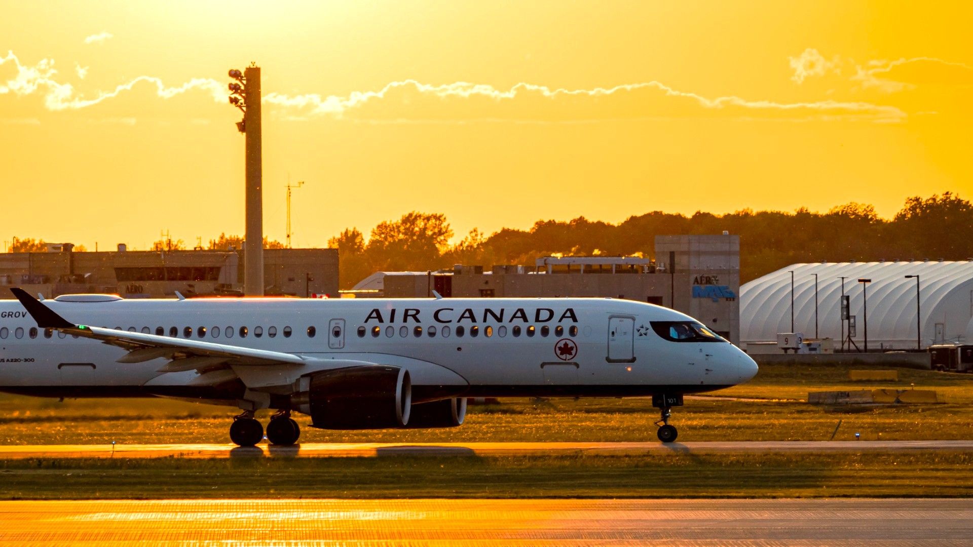 Air Canada A220 Taxiing