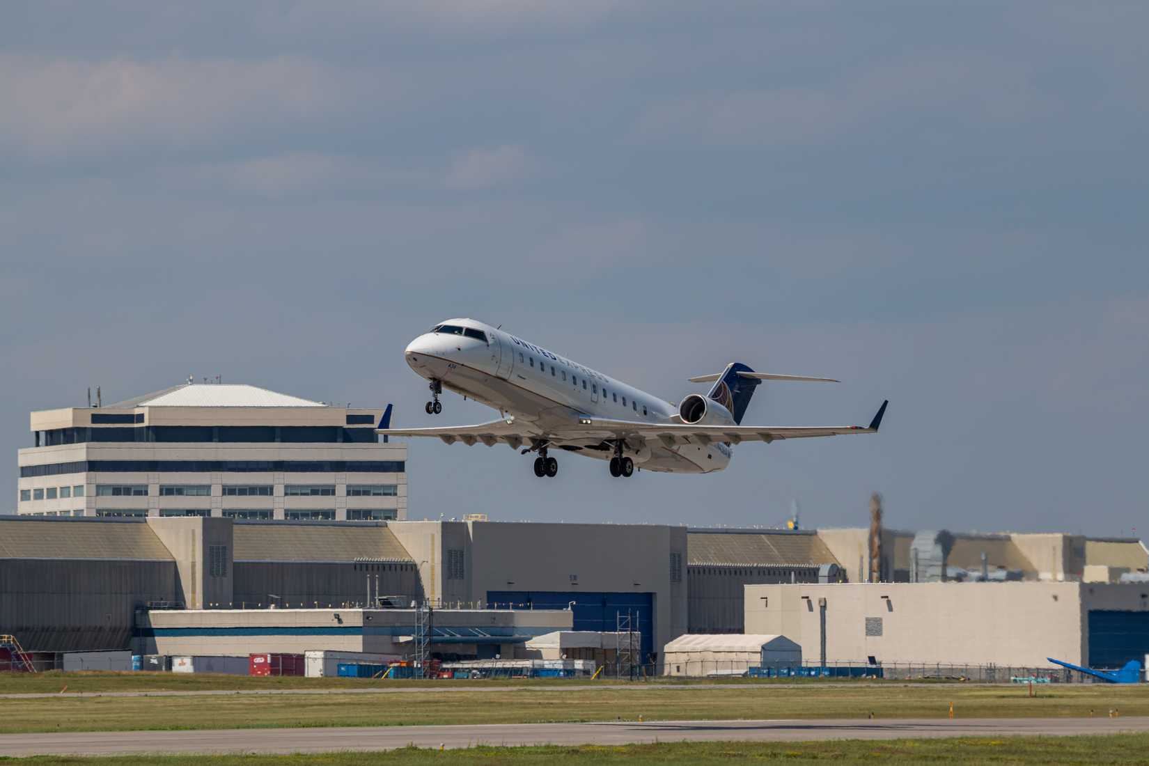 United Express Bombardier CRJ200
