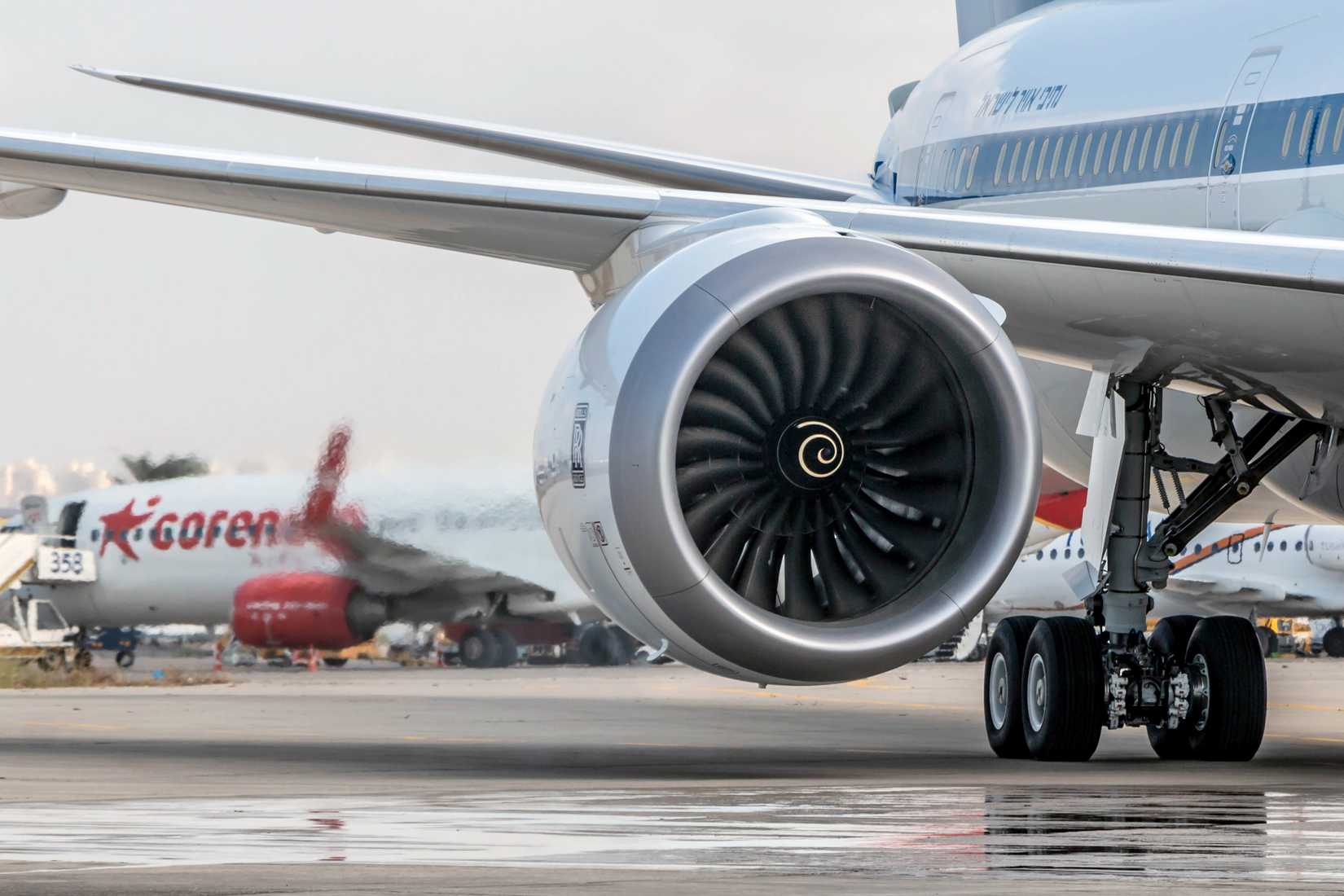 Close up of Rolls-Royce Trent 1000 on El Al Israel Airlines 