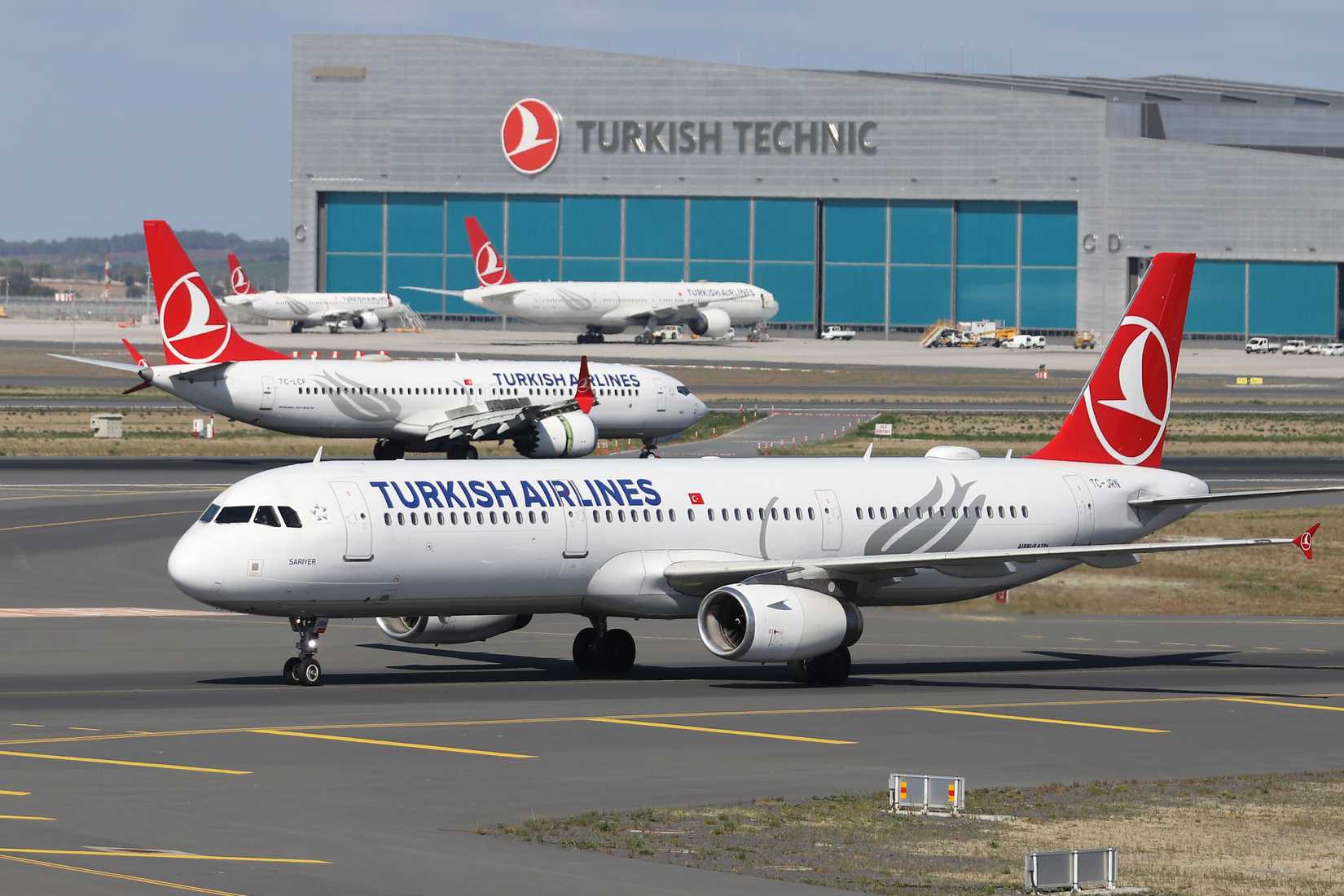 Turkish Airlines Airbus A321 aircraft at Istanbul Airport