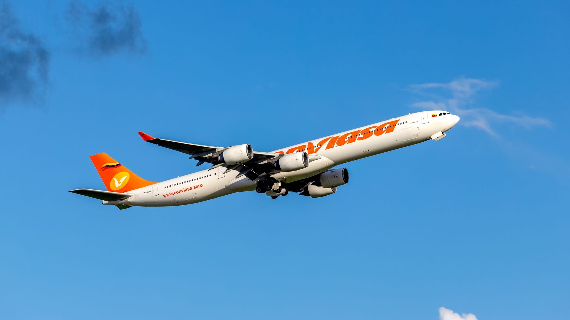 Commercial Flights Return To Caracas Ten Weeks After Deadly Earthquakes