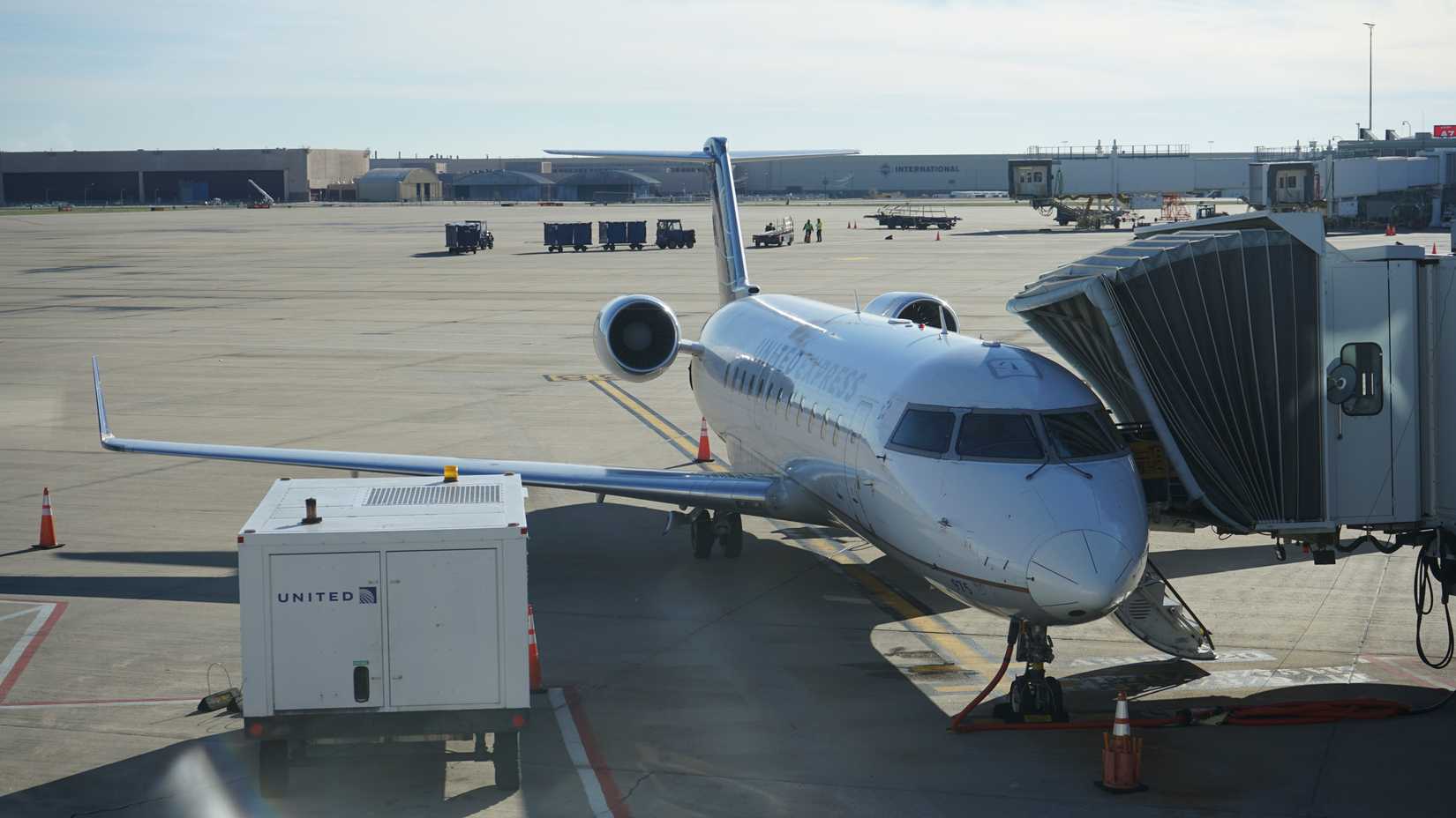 United Express Bombardier CRJ200