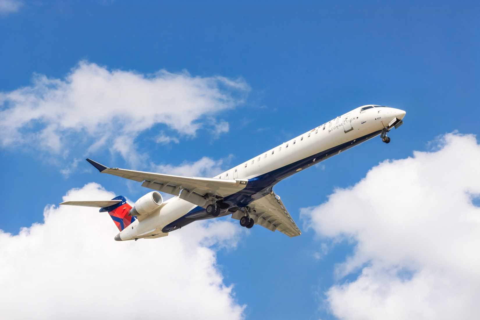 Delta Air Lines CRJ900 final
