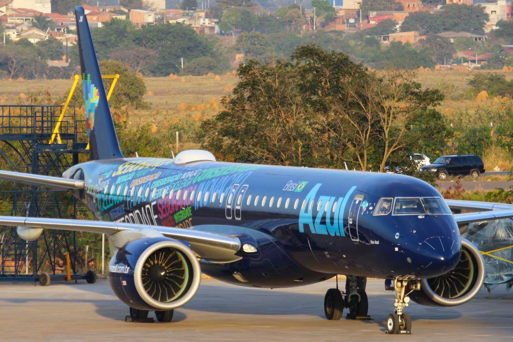 Azul Linhas Aéreas Embraer E195-E2 aircraft 