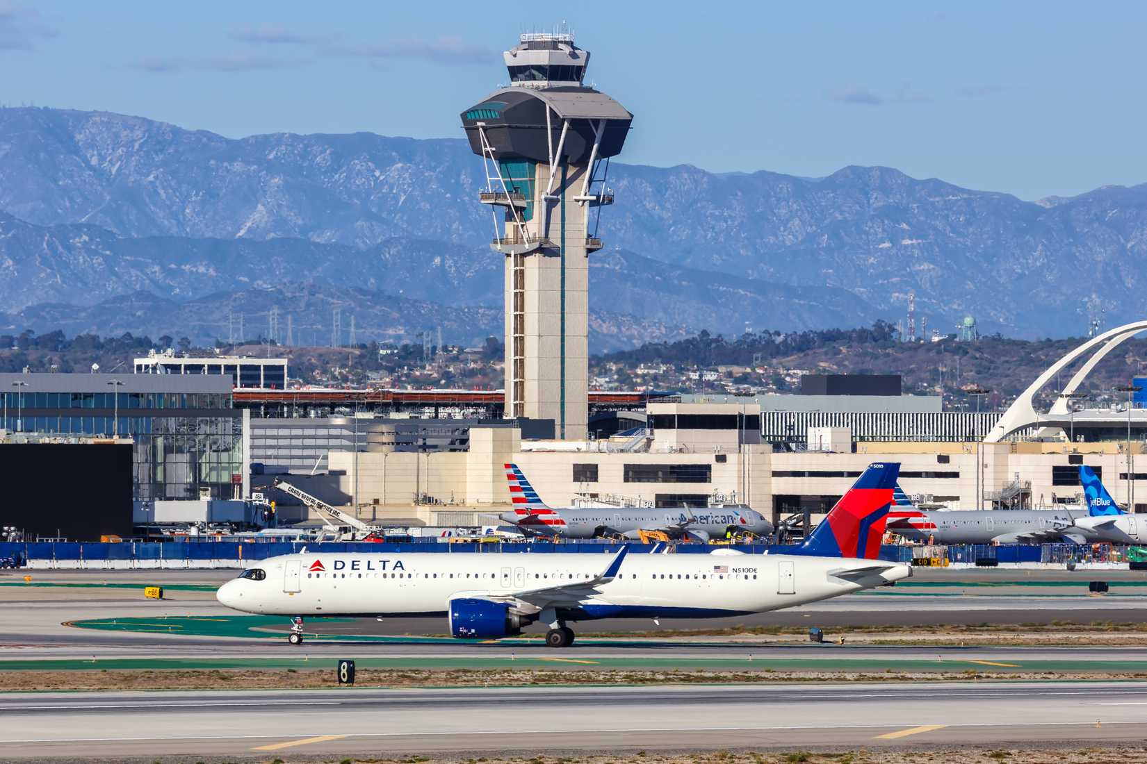 Delta Air Lines Airbus A321neo taxiing at LAX