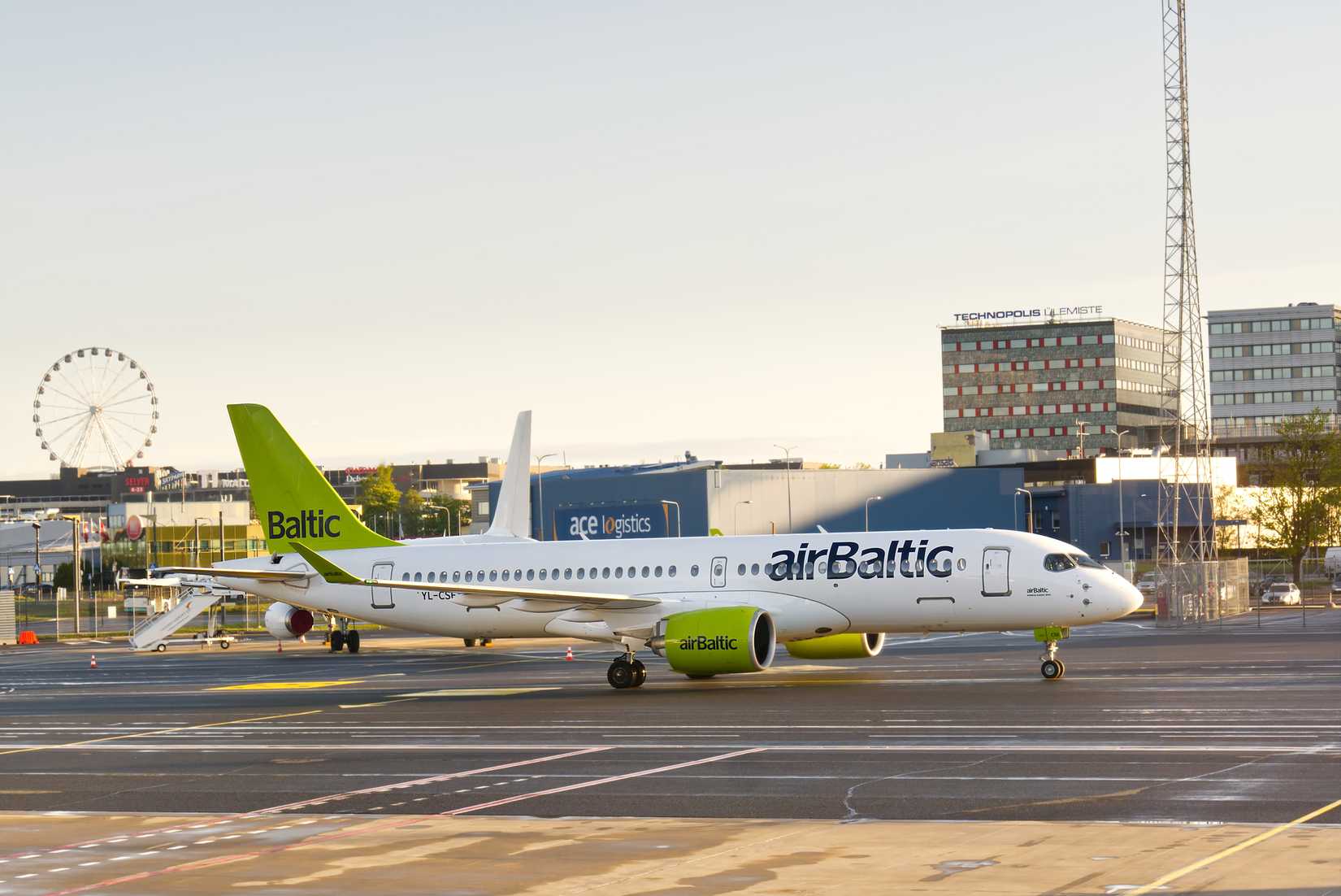 airBaltic A220 Taxiing