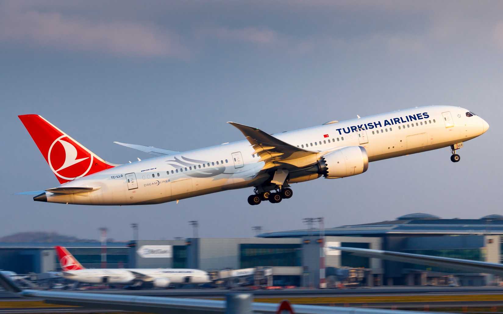 Turkish Airlines Boeing 787-9 Dreamliner departing from Istanbul Airport 